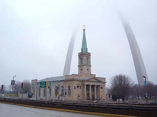 oldcathedral01.jpg - 36.58 kB